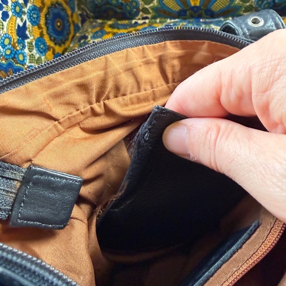 Hobo International leather tote and detachable crossbody strap in black - Picture 3 of 11